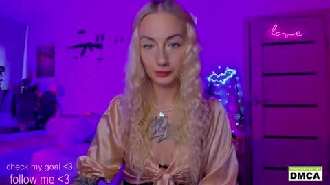 Snapshot of kiki_cute__ chatting on October 16, 10:05 am Kiki online show from October 16, 10:05 am