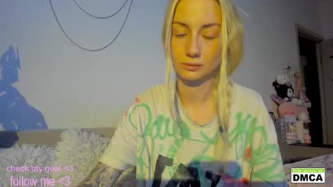 Snapshot of kiki_cute__ chatting on October 19, 6:30 pm Kiki online show from October 19, 6:30 pm