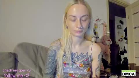 Snapshot of kiki_cute__ chatting on October 20, 4:51 pm Kiki online show from October 20, 4:51 pm