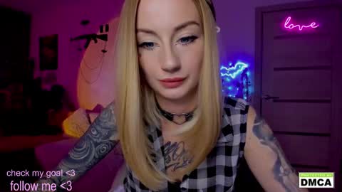 Snapshot of kiki_cute__ chatting on November 18, 11:15 pm Kiki online show from November 18, 11:15 pm