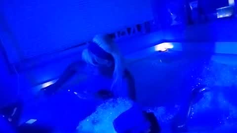 kikilovespartylights online show from November 30, 12:20 pm