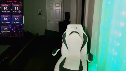 Snapshot of kiks823 chatting on February 4, 4:51 am ONLY FANS Britteebee online show from February 4, 4:51 am