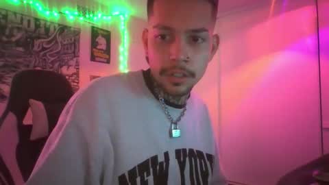 Snapshot of killaken69 chatting on January 18, 3:54 am Kenny online show from January 18, 3:54 am