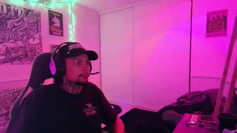 Snapshot of killaken69 chatting on February 12, 5:13 am Kenny online show from February 12, 5:13 am