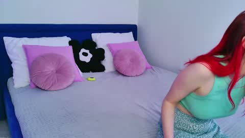 Snapshot of kim___red chatting on January 31, 7:11 pm Kim online show from January 31, 7:11 pm