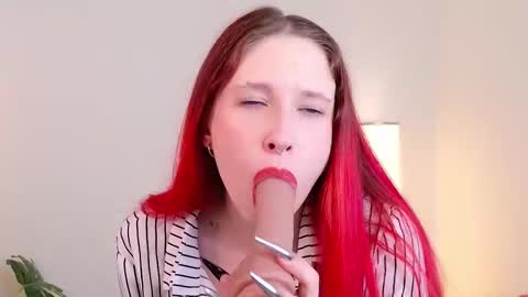 Snapshot of kim___red chatting on February 23, 9:34 pm Kim online show from February 23, 9:34 pm