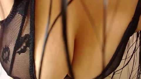 Snapshot of kim_and_mia chatting on February 2, 4:27 pm Mia Kim online show from February 2, 4:27 pm