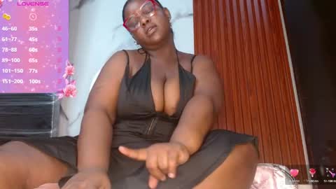 Snapshot of kim_brown2 chatting on May 1, 2:38 am Kim Follow me please online show from May 1, 2:38 am