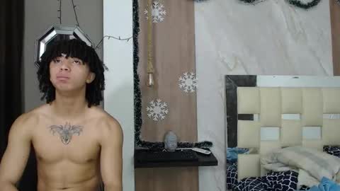 Snapshot of kim_curly_ chatting on January 17, 2:44 pm KIM online show from January 17, 2:44 pm