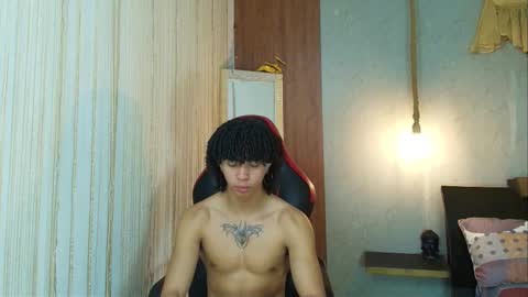 Snapshot of kim_curly_ chatting on March 18, 2:20 pm KIM online show from March 18, 2:20 pm