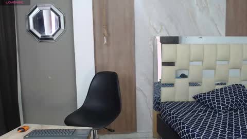 Snapshot of kim_curly_ chatting on March 22, 1:58 pm KIM online show from March 22, 1:58 pm