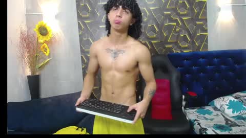 Snapshot of kim_curly_ chatting on April 1, 5:19 am KIM online show from April 1, 5:19 am