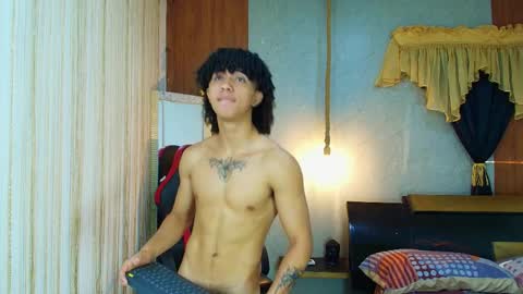 Snapshot of kim_curly_ chatting on April 2, 1:09 pm KIM online show from April 2, 1:09 pm