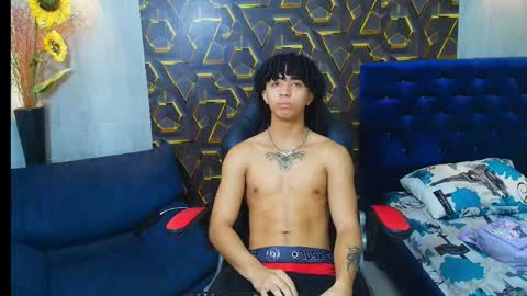 Snapshot of kim_curly_ chatting on April 16, 3:29 am KIM online show from April 16, 3:29 am