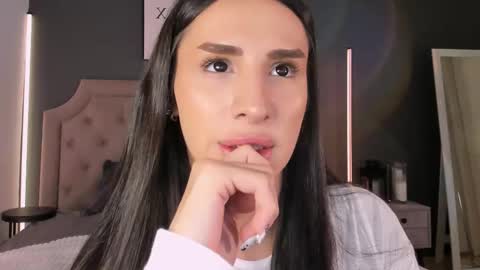 Snapshot of kim_oberlin chatting on November 10, 4:17 pm Kim Oberlin online show from November 10, 4:17 pm