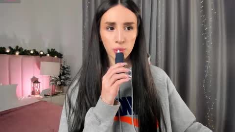 Snapshot of kim_oberlin chatting on January 10, 11:34 am Kim Oberlin online show from January 10, 11:34 am