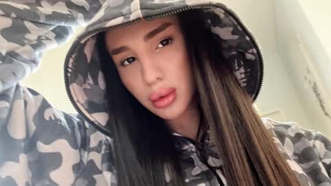 Snapshot of kim_oberlin chatting on February 3, 11:48 am Kim Oberlin online show from February 3, 11:48 am