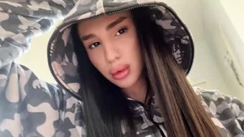 Snapshot of kim_oberlin chatting on February 6, 6:00 pm Kim Oberlin online show from February 6, 6:00 pm