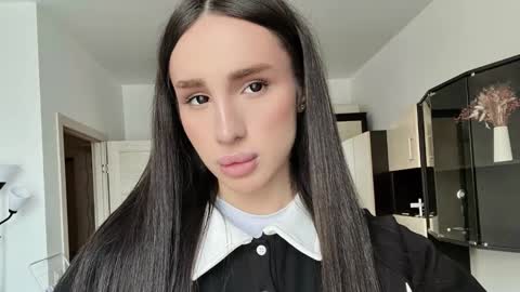 Snapshot of kim_oberlin chatting on February 8, 7:50 pm Kim Oberlin online show from February 8, 7:50 pm