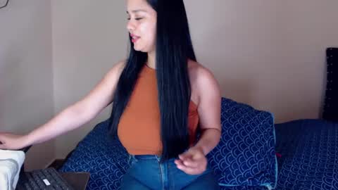 Snapshot of kim_perrii chatting on February 5, 5:31 pm Kim online show from February 5, 5:31 pm