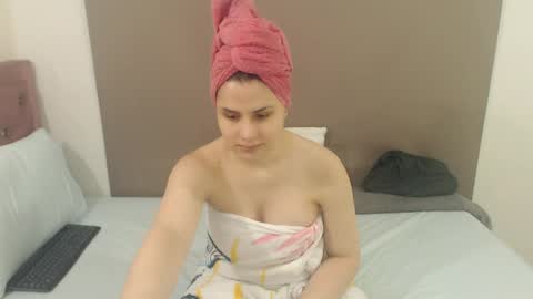 Snapshot of kimberjamesxx chatting on April 3, 3:37 am DANIELA online show from April 3, 3:37 am