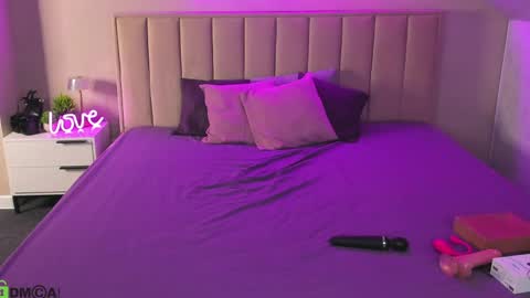 kimberlly_smith online show from May 30, 11:24 pm