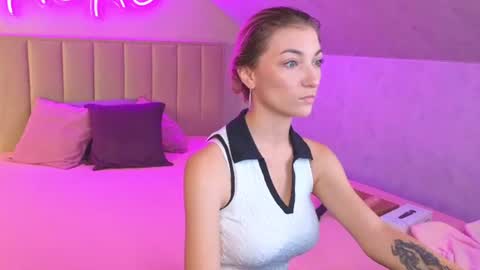 Snapshot of kimberlly_smith chatting on June 30, 11:17 pm kimberlly_smith online show from June 30, 11:17 pm