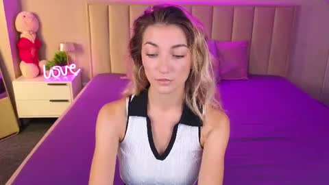 Snapshot of kimberlly_smith chatting on July 13, 11:18 pm kimberlly_smith online show from July 13, 11:18 pm