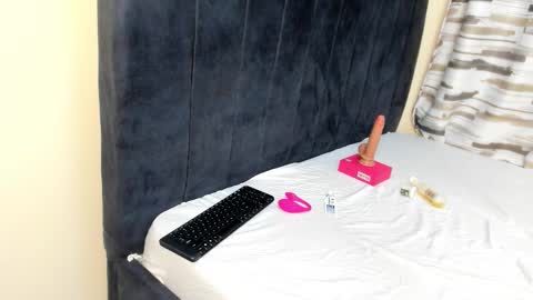 Snapshot of kimberly_blaze chatting on February 3, 7:08 pm kimberly_blaze online show from February 3, 7:08 pm