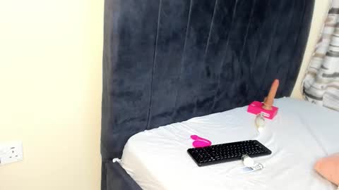 Snapshot of kimberly_blaze chatting on February 4, 8:20 am kimberly_blaze online show from February 4, 8:20 am