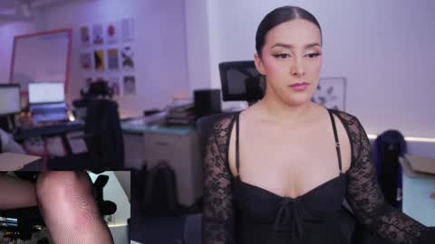 Snapshot of kimberly_clars chatting on October 17, 7:05 pm Kimberly 1200-1900 GMT-5 online show from October 17, 7:05 pm