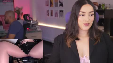 Snapshot of kimberly_clars chatting on March 2, 5:09 pm Kimberly 1200-1900 GMT-5 online show from March 2, 5:09 pm