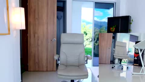 Melissa online show from December 1, 9:09 pm