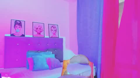 Your Queen KIM online show from December 15, 2:59 pm