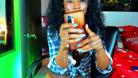 Snapshot of kimberlybanks2 chatting on December 5, 2:11 pm Kimberly Banks online show from December 5, 2:11 pm