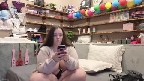 kimberlycaprice online show from February 2, 8:35 am