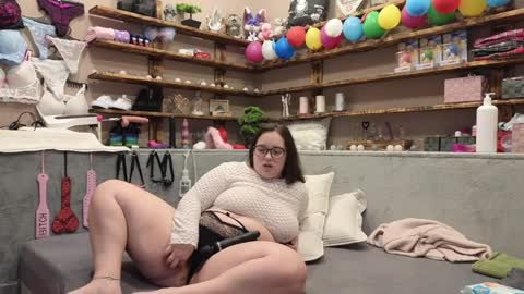 kimberlycaprice online show from February 6, 4:25 pm