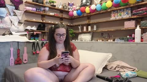 kimberlycaprice online show from February 7, 11:34 am