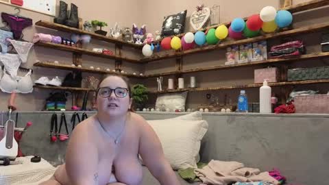 kimberlycaprice online show from February 11, 11:32 am
