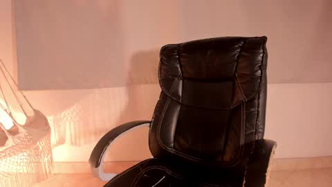 Snapshot of kimblair_ chatting on March 2, 11:39 am Kim online show from March 2, 11:39 am