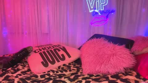 kimbolove online show from February 5, 6:56 pm