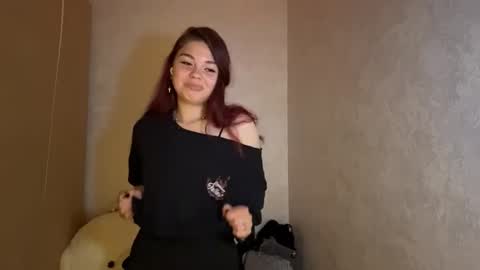 Snapshot of kimbraoehlenschlage chatting on June 14, 7:05 pm Bella online show from June 14, 7:05 pm