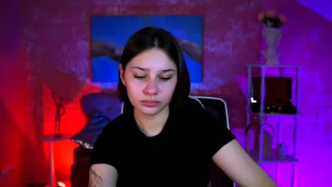 kimclarks online show from April 3, 5:00 pm