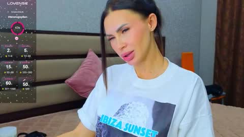 KIm online show from October 12, 1:54 pm