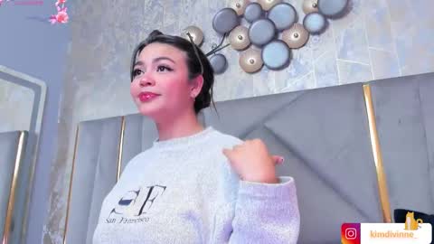 Snapshot of kimdevinne chatting on February 19, 2:33 am KIM online show from February 19, 2:33 am