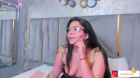 Snapshot of kimdevinne chatting on March 12, 10:05 am KIM online show from March 12, 10:05 am