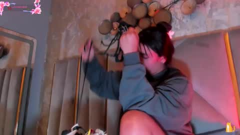 Snapshot of kimdevinne chatting on February 19, 3:02 am KIM online show from February 19, 3:02 am