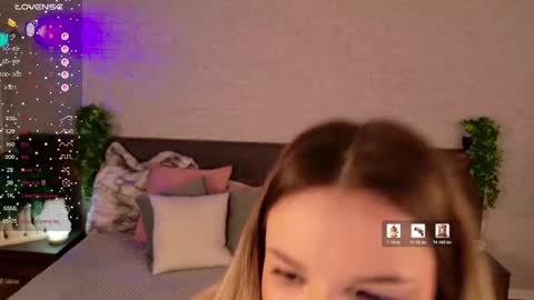 Snapshot of kimevanss chatting on April 17, 11:02 am KimEvanss online show from April 17, 11:02 am
