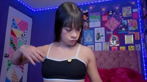 kimhilton online show from February 10, 5:00 am