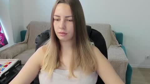 Snapshot of kimiacandy chatting on December 14, 6:52 am Albina sexy online show from December 14, 6:52 am